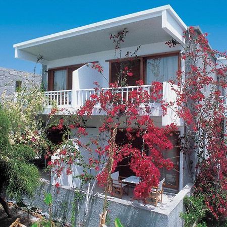 Chronis Rooms & Apartments Adamantas Exterior photo