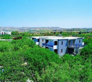 Chronis Rooms & Apartments Adamantas Exterior photo