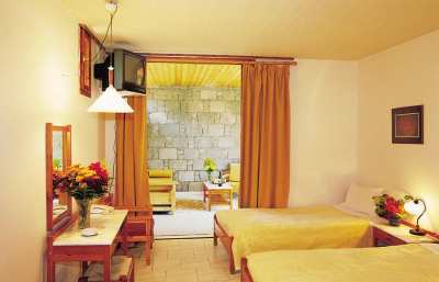 Chronis Rooms & Apartments Adamantas Exterior photo