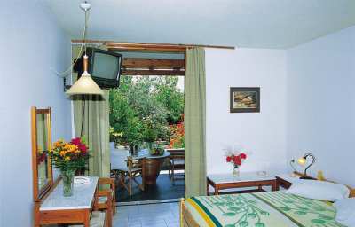 Chronis Rooms & Apartments Adamantas Exterior photo